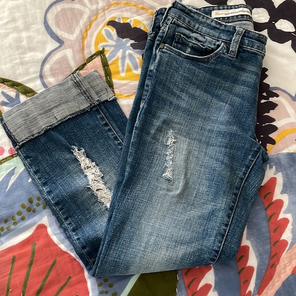 Pilcro Anthropologie distressed cropped denim in “hyphen” style. Size 25. - Picture 4 of 5